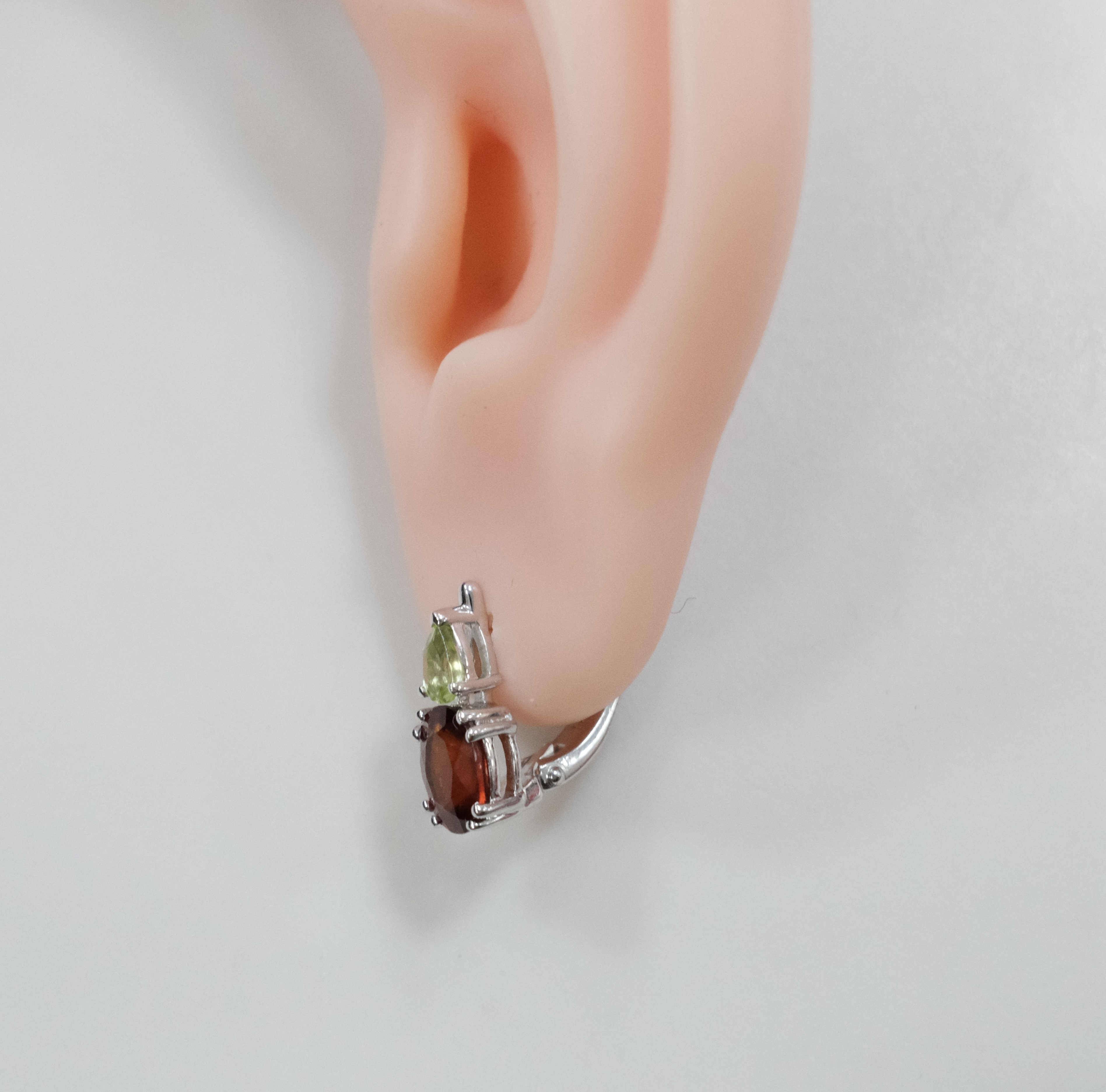 Серебряные серьги с гессонитами